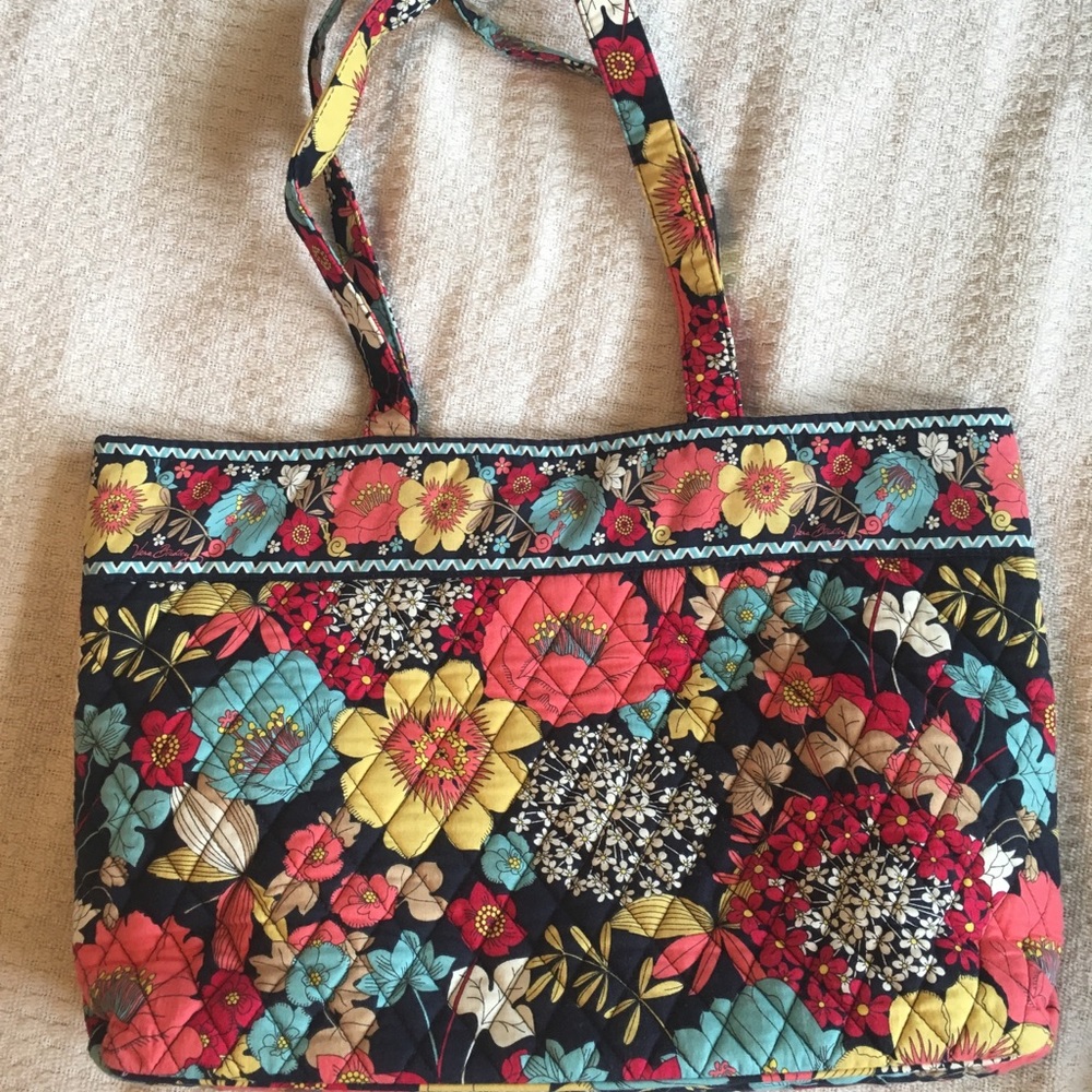 Vera Bradley tote bag in happy snails